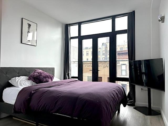 Huge Modern 2 Bedroom In Little Italy New York