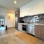 Huge Modern 2 Bedroom In Little Italy