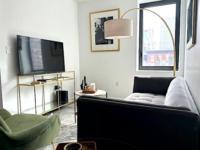 Apartment Huge Modern 2 Bedroom In Little Italy